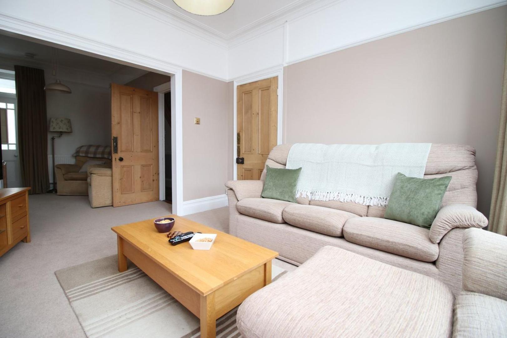 Quiet And Spacious 3 Bedroom Кардифф Экстерьер фото