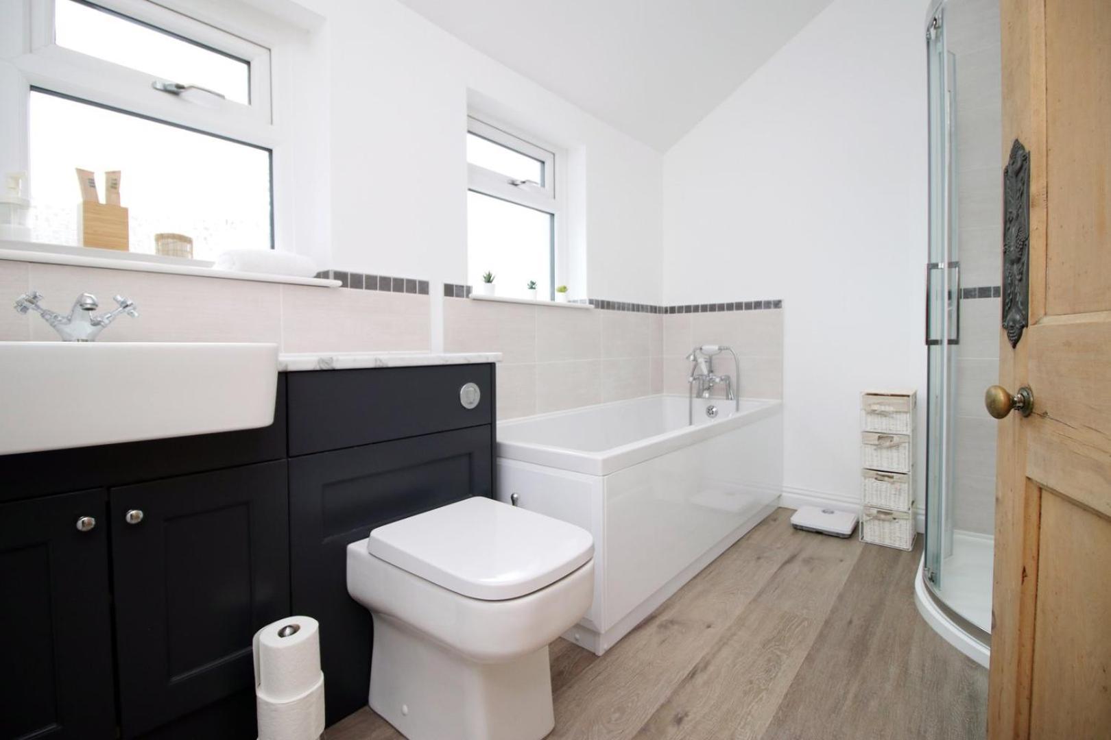 Quiet And Spacious 3 Bedroom Кардифф Экстерьер фото
